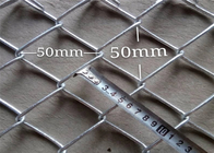 รั้วการเชื่อมโยงโซ่โลหะขนาด 2 นิ้ว 50 มม. Diamond Hole Cyclone Wire Roll